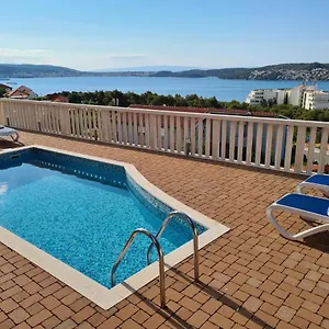 villa-luciana-trogir.hotels-in-trogir.com/